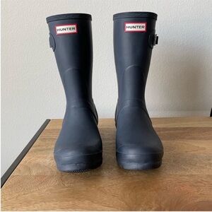 Hunter original short rain boots. Matte navy. Never worn.